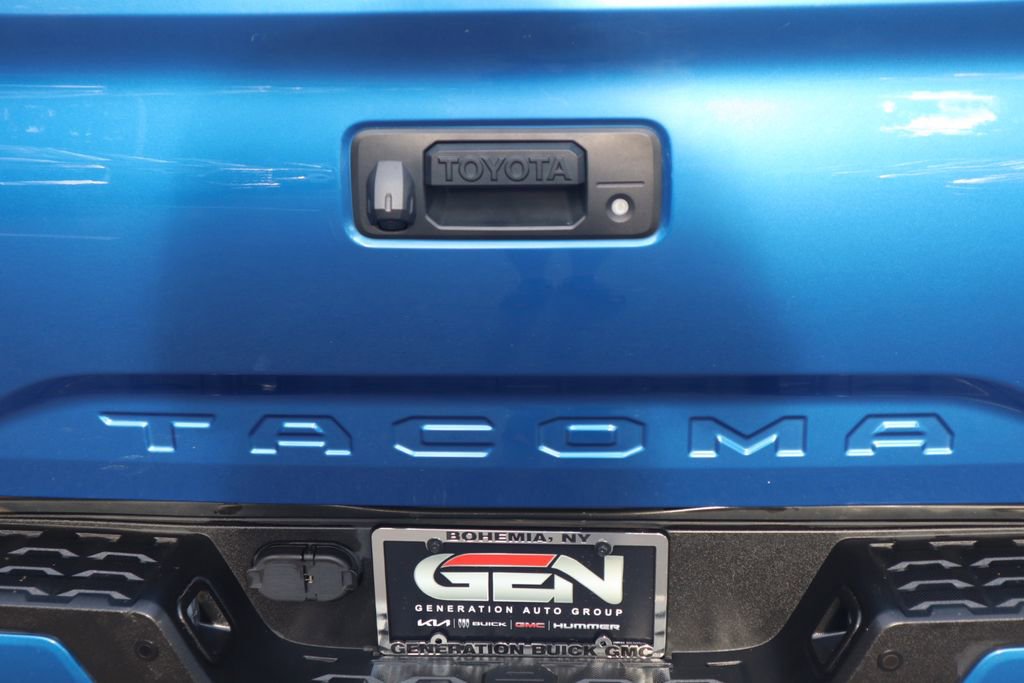 2018 Toyota Tacoma TRD Sport photo 32