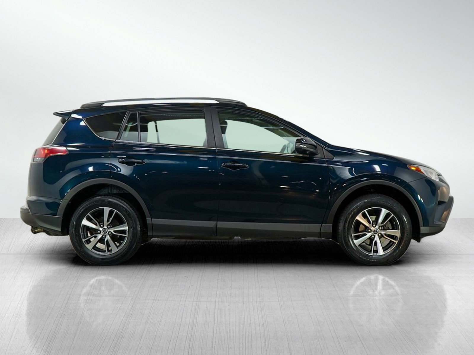 2017 Toyota RAV4 XLE photo 6