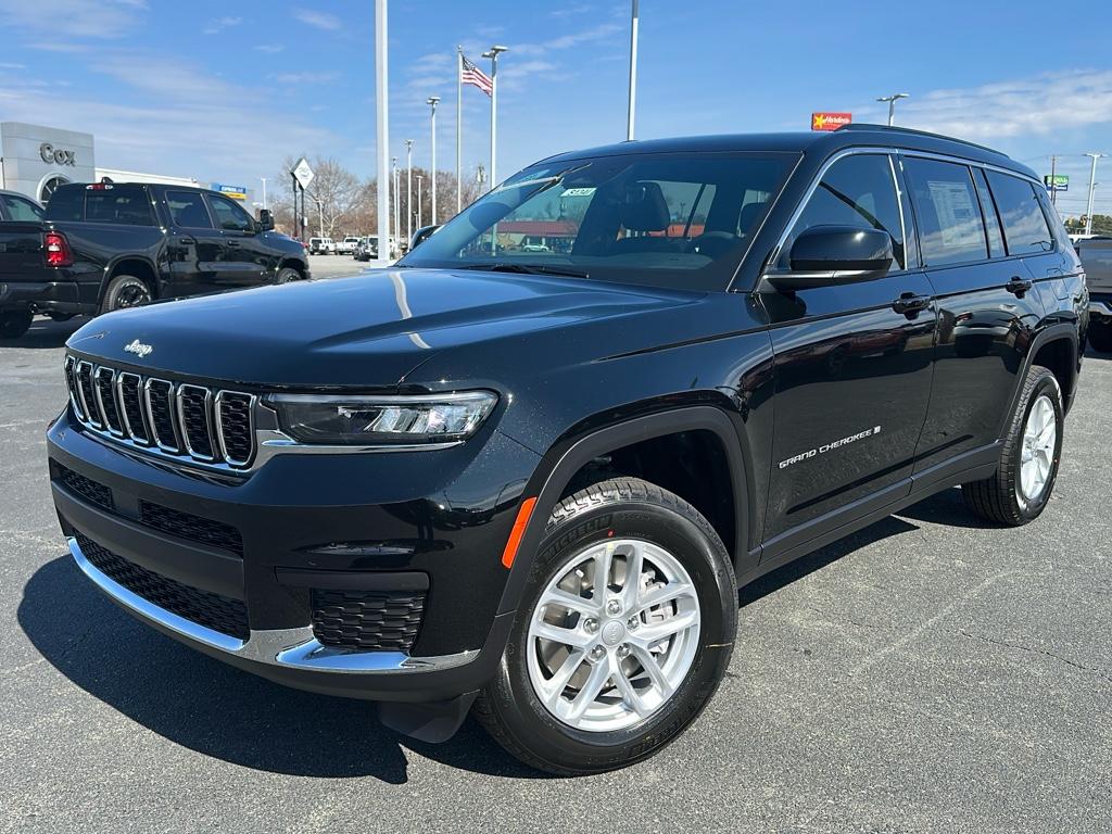 2025 Jeep Grand Cherokee Laredo X photo 2