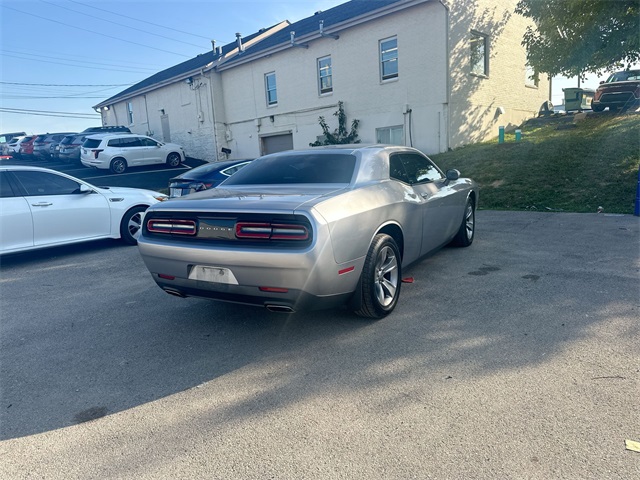 2017 Dodge Challenger SXT photo 5