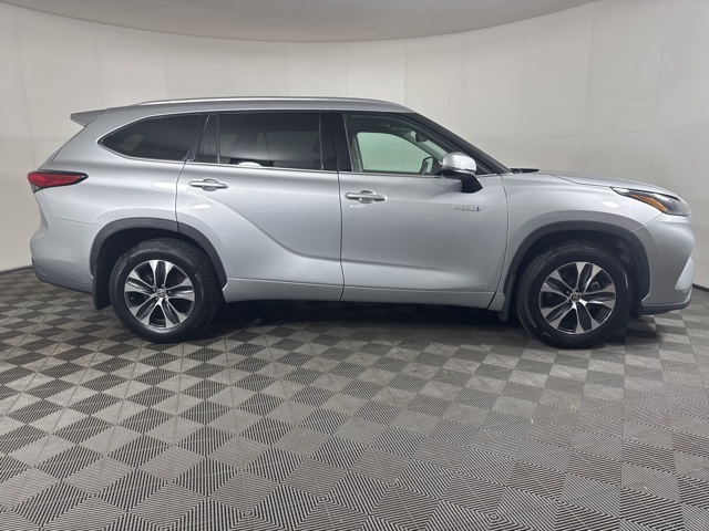 2021 Toyota Highlander Hybrid XLE photo 2