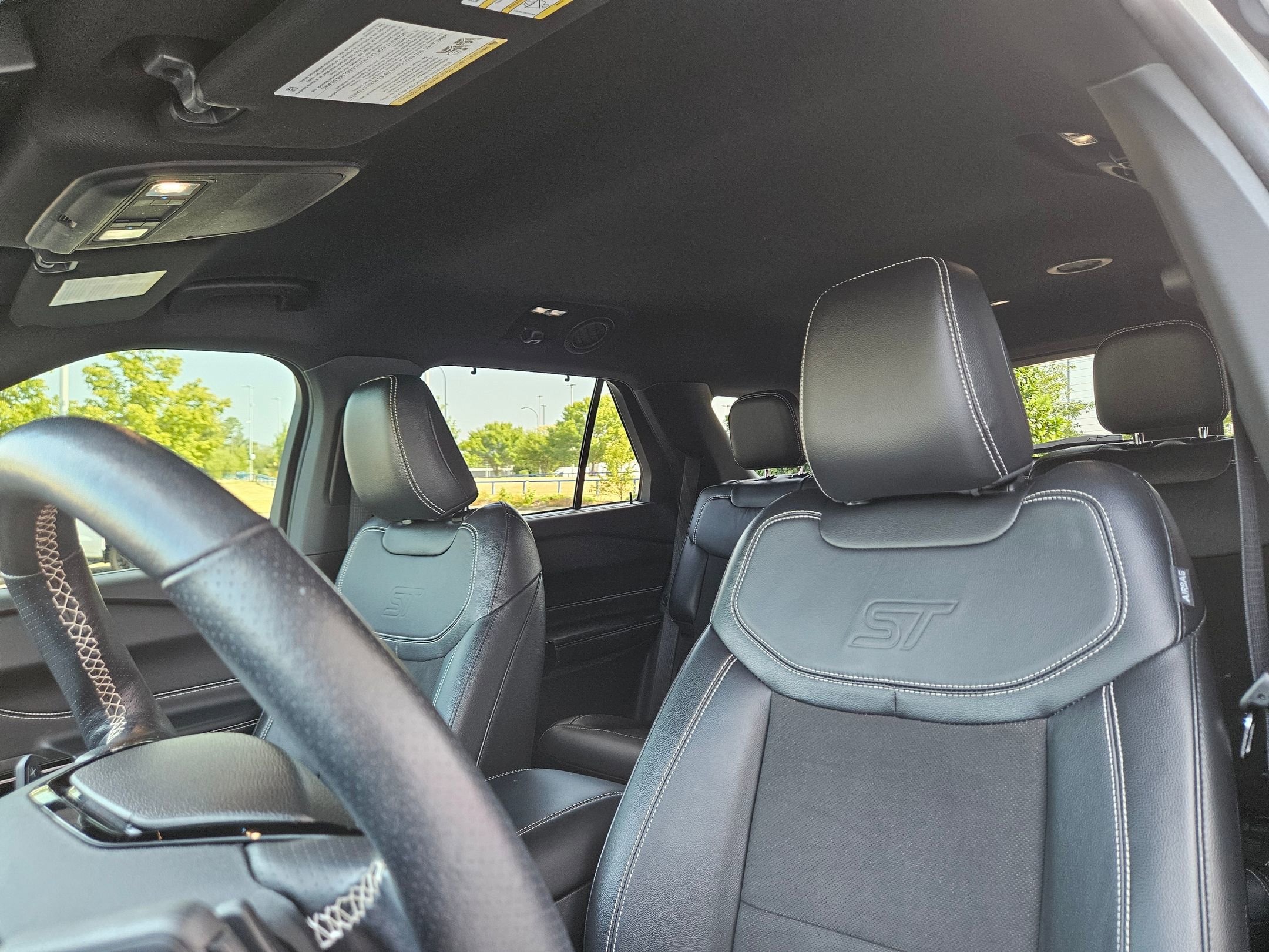 2023 Ford Explorer ST photo 21