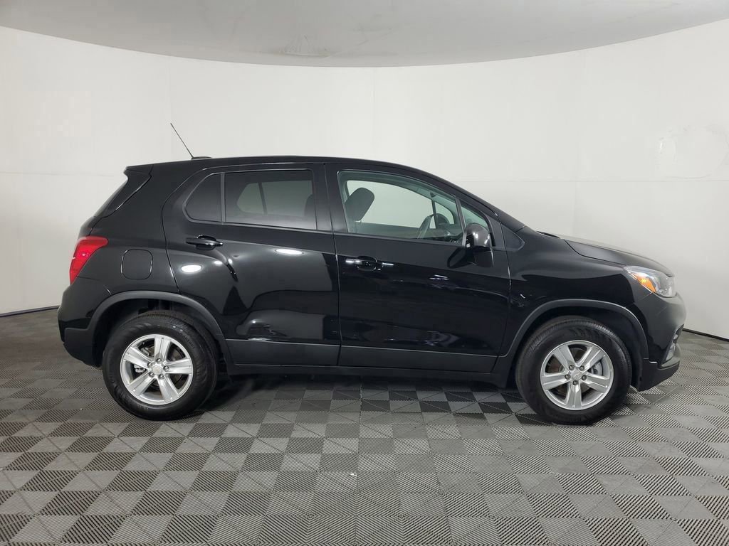 2022 Chevrolet Trax LS photo 3