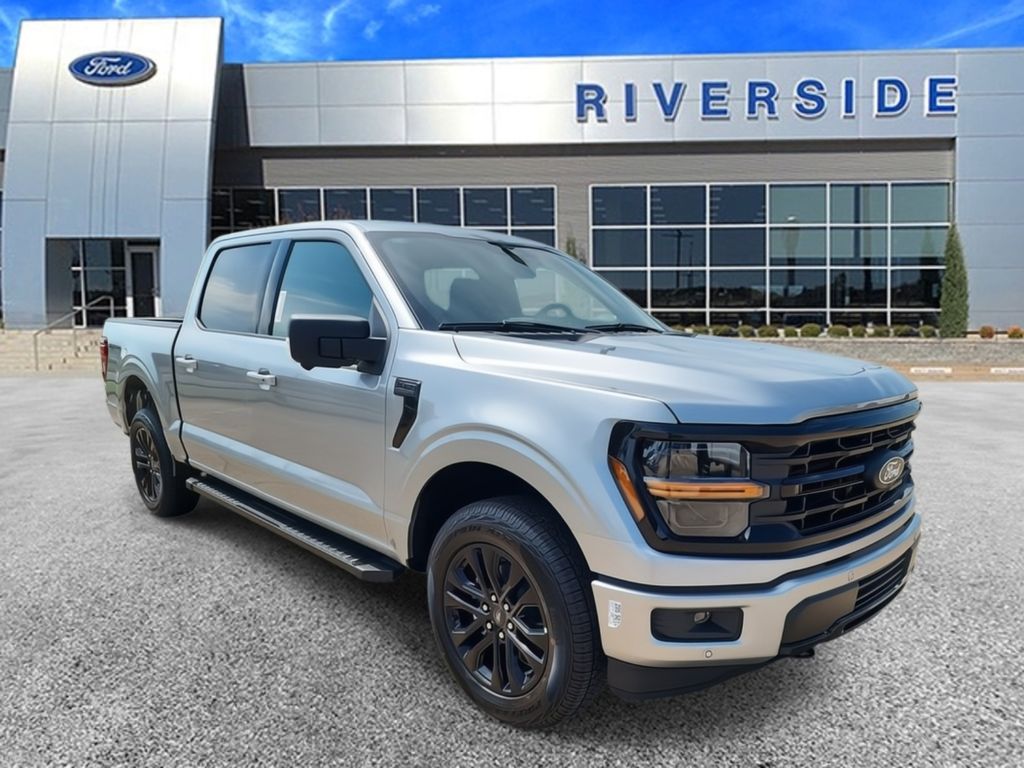 2025 Ford Explorer photo 2