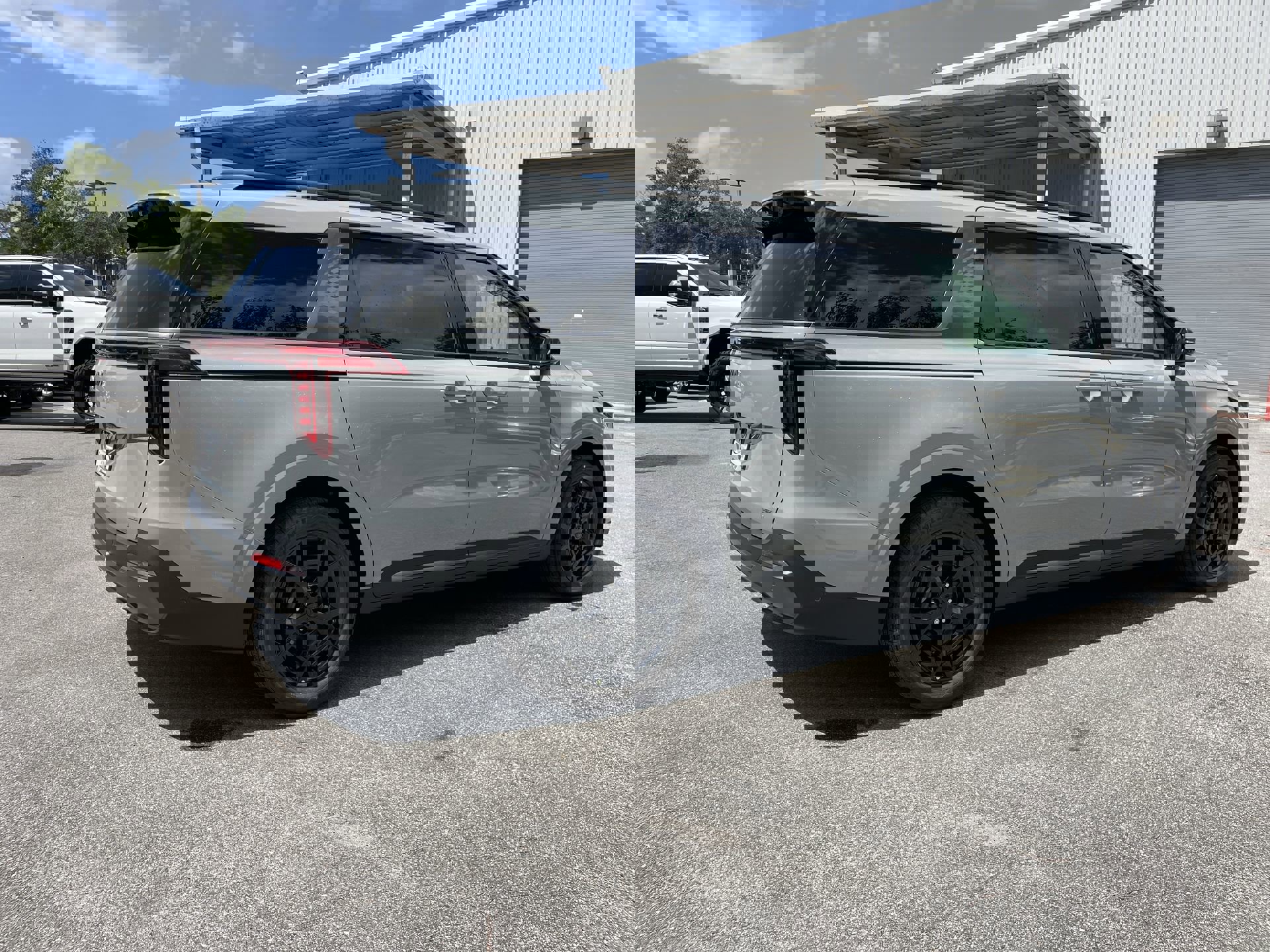 2026 Kia Carnival SX Prestige photo 2