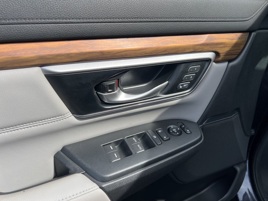 2018 Honda CR-V Touring photo 28