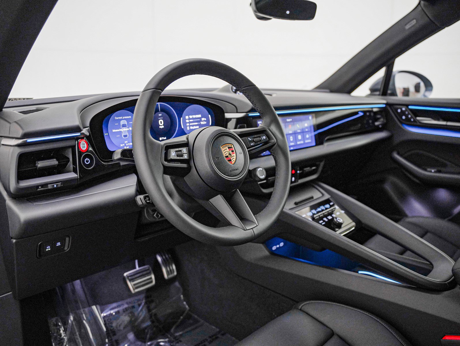 2025 Porsche Macan Electric photo 4