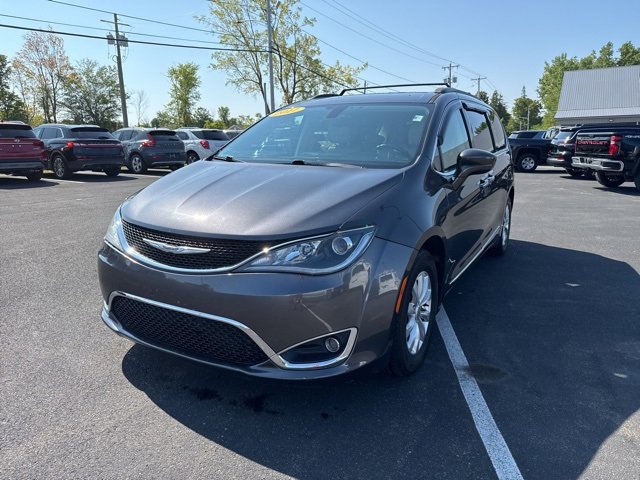 2017 Chrysler Pacifica Touring L photo 2