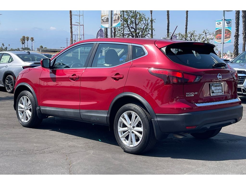2017 Nissan Rogue Sport S photo 2