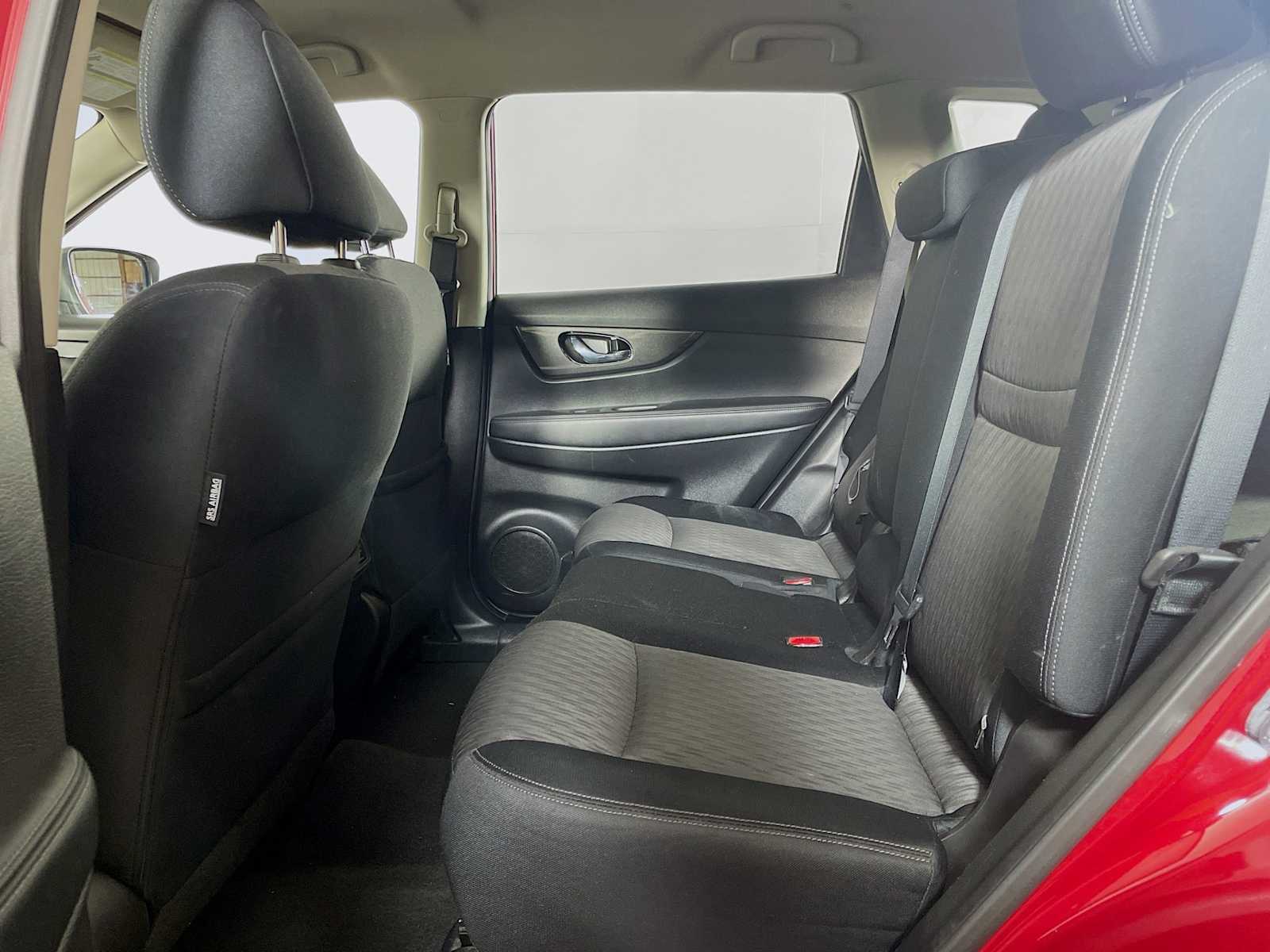 2017 Nissan Rogue SV photo 21