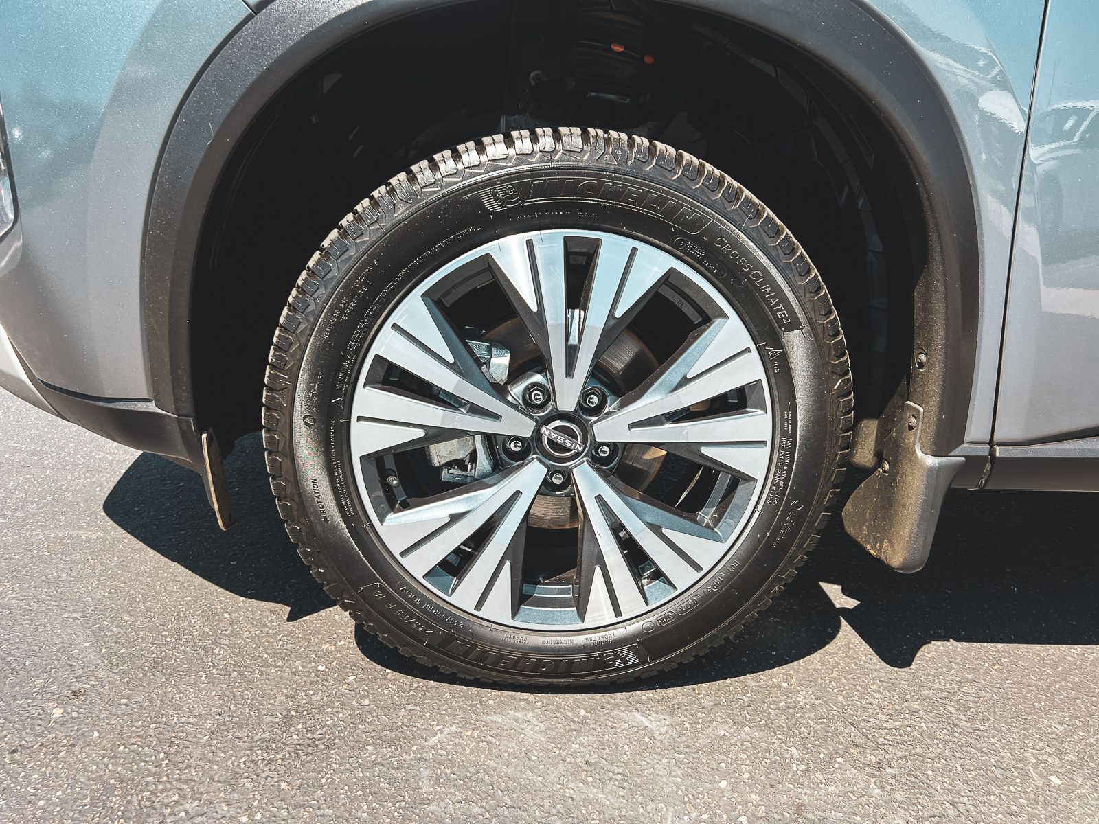 2023 Nissan Rogue SV photo 2