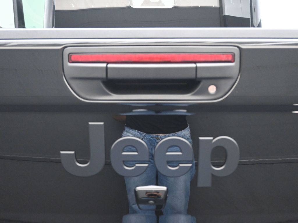 2025 Jeep Gladiator Sport photo 25