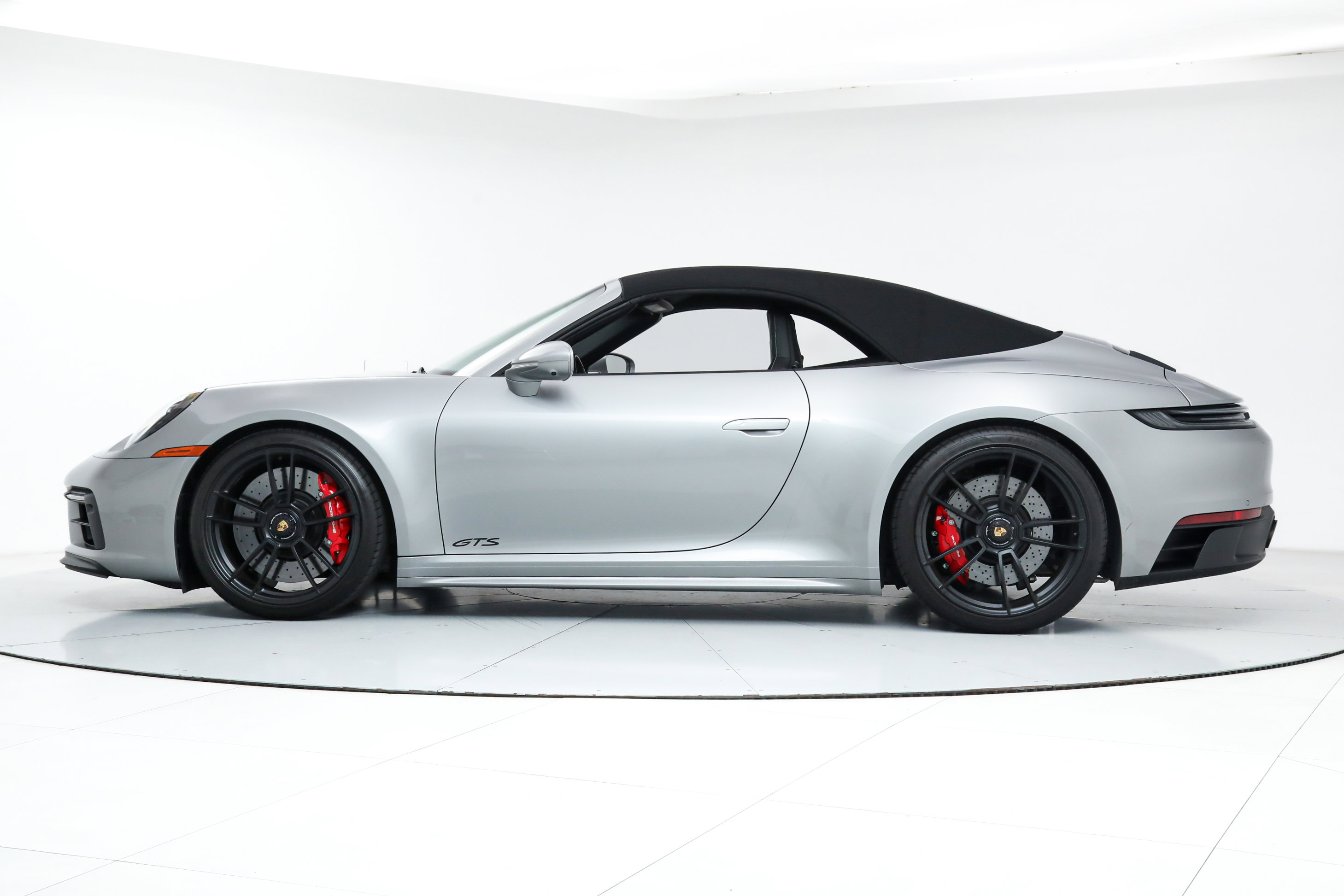 2024 Porsche 911 4 GTS Cabriolet photo 3