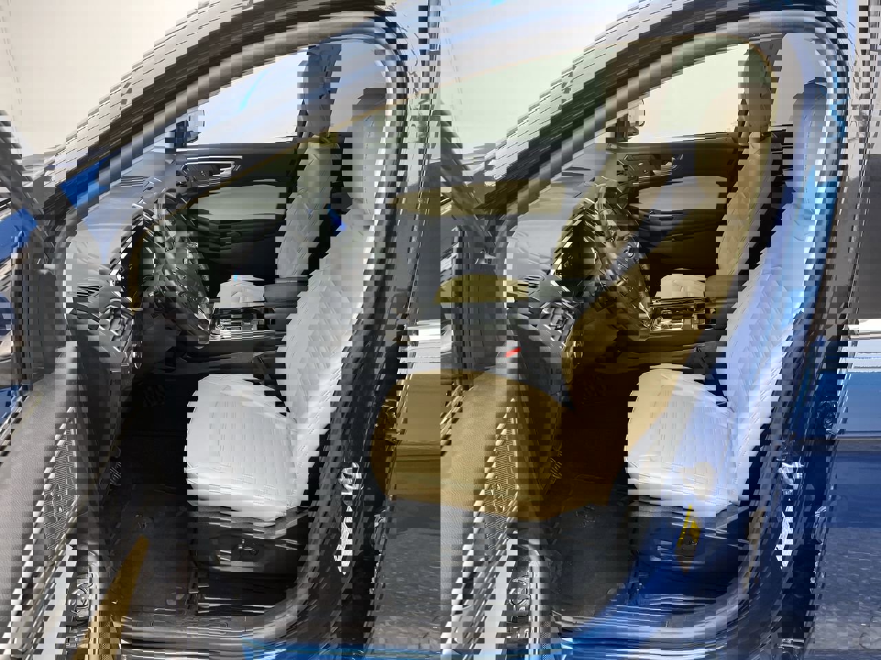 2020 Ford Edge SEL photo 3