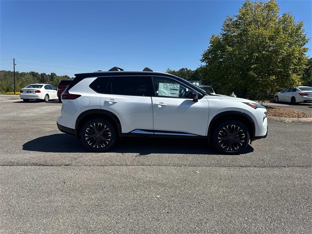 2026 Nissan Rogue Platinum photo 2