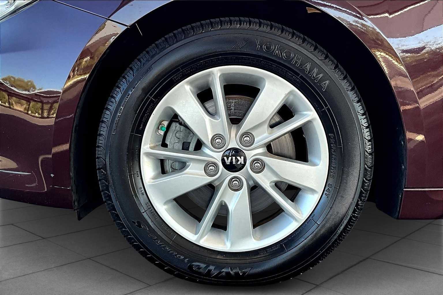 2017 Kia Optima LX photo 10