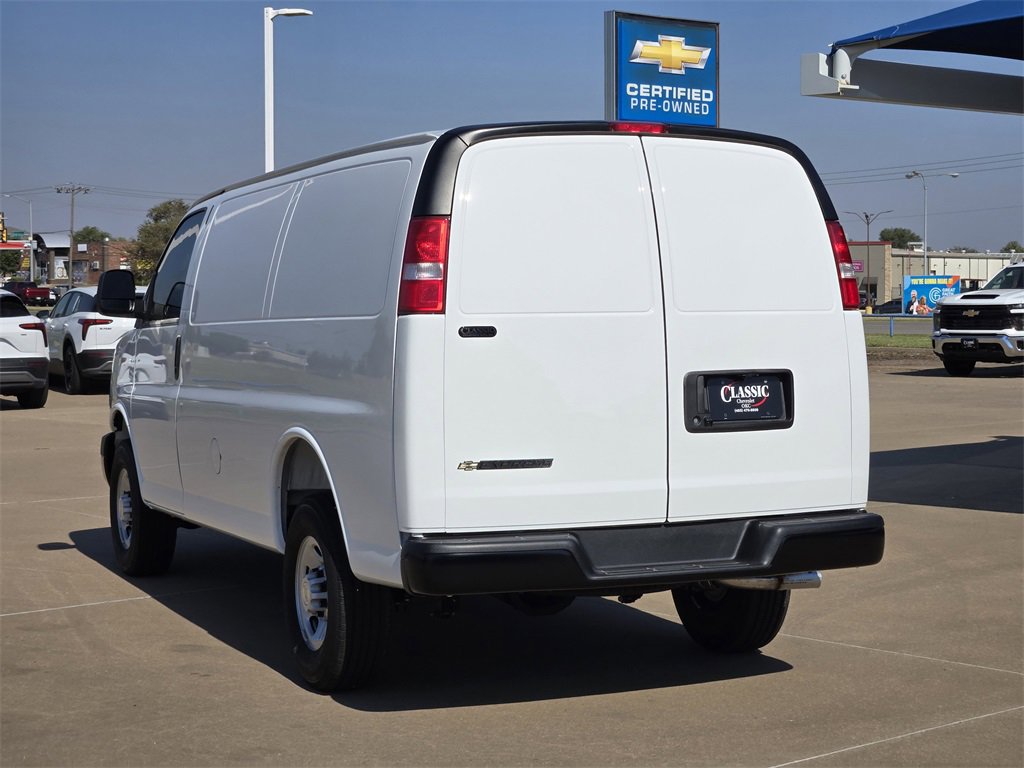2025 Chevrolet Express Cargo 2500 photo 3