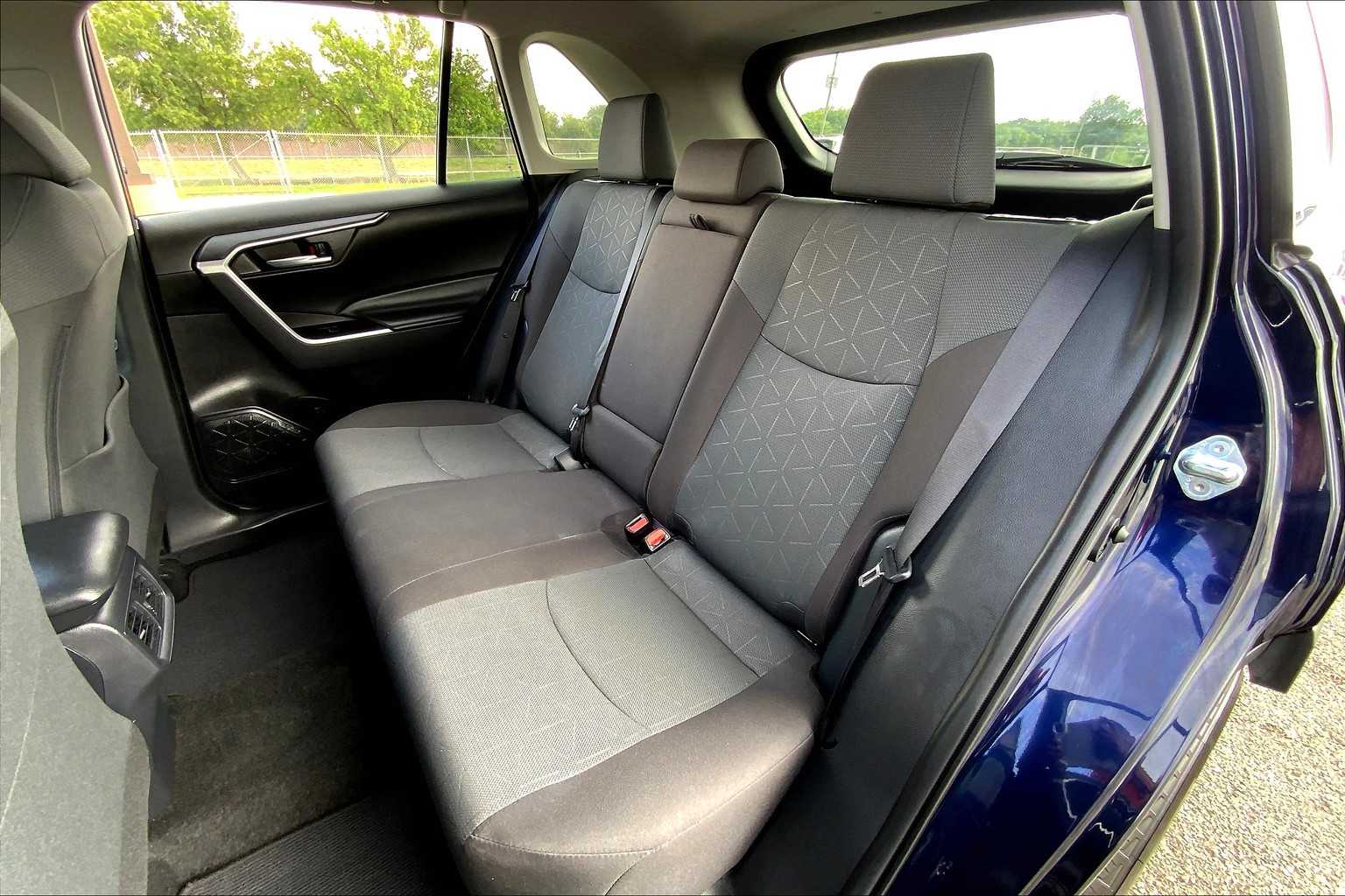 2024 Toyota RAV4 XLE photo 19