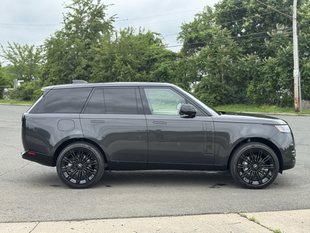 2025 Land Rover Range Rover SE photo 4