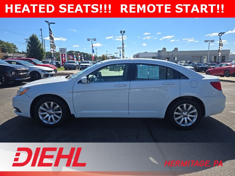 2013 Chrysler 200 Touring photo 4