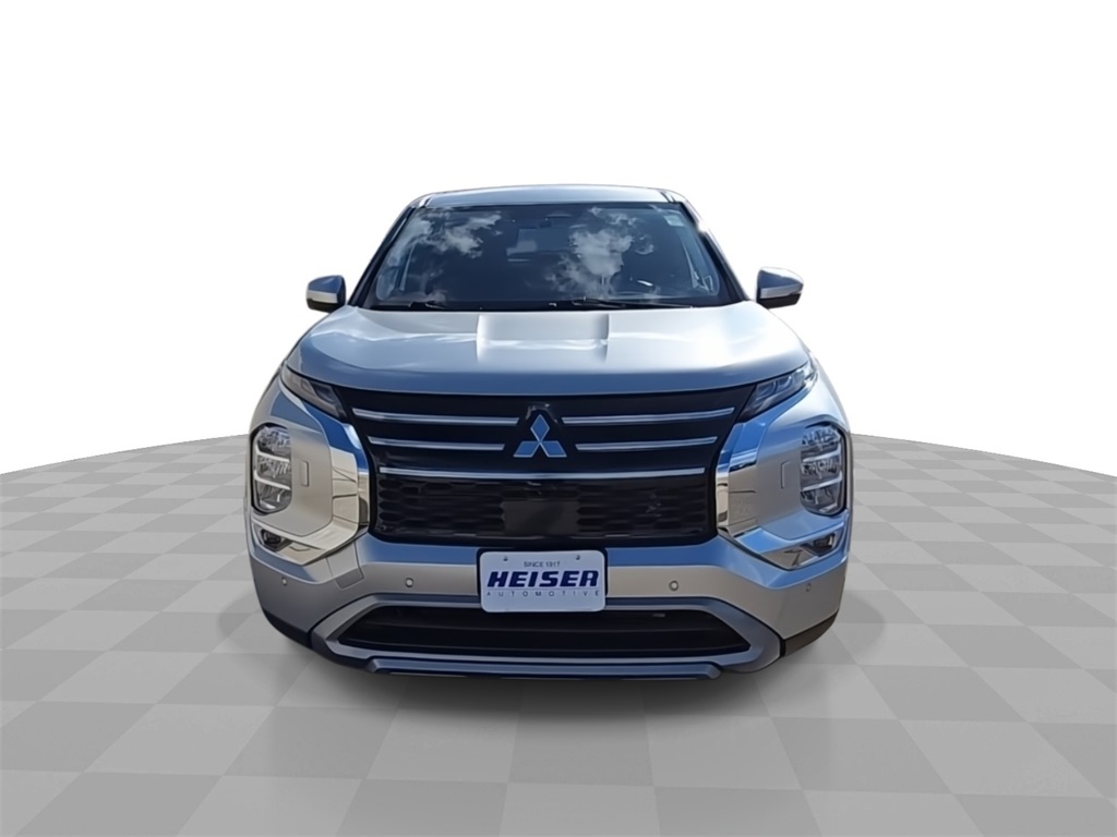 2025 Mitsubishi Outlander SE photo 3
