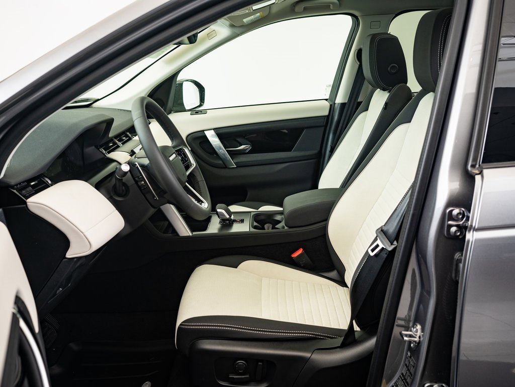 2025 Land Rover Discovery Sport S photo 19