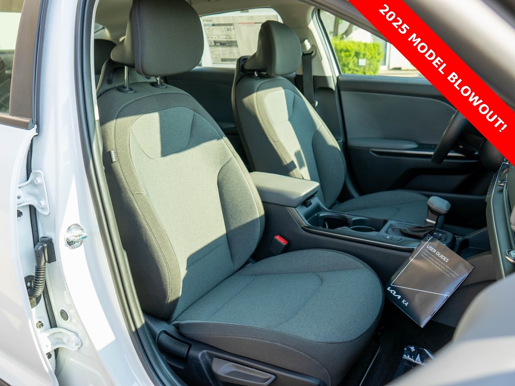 2025 Kia K4 LX photo 8