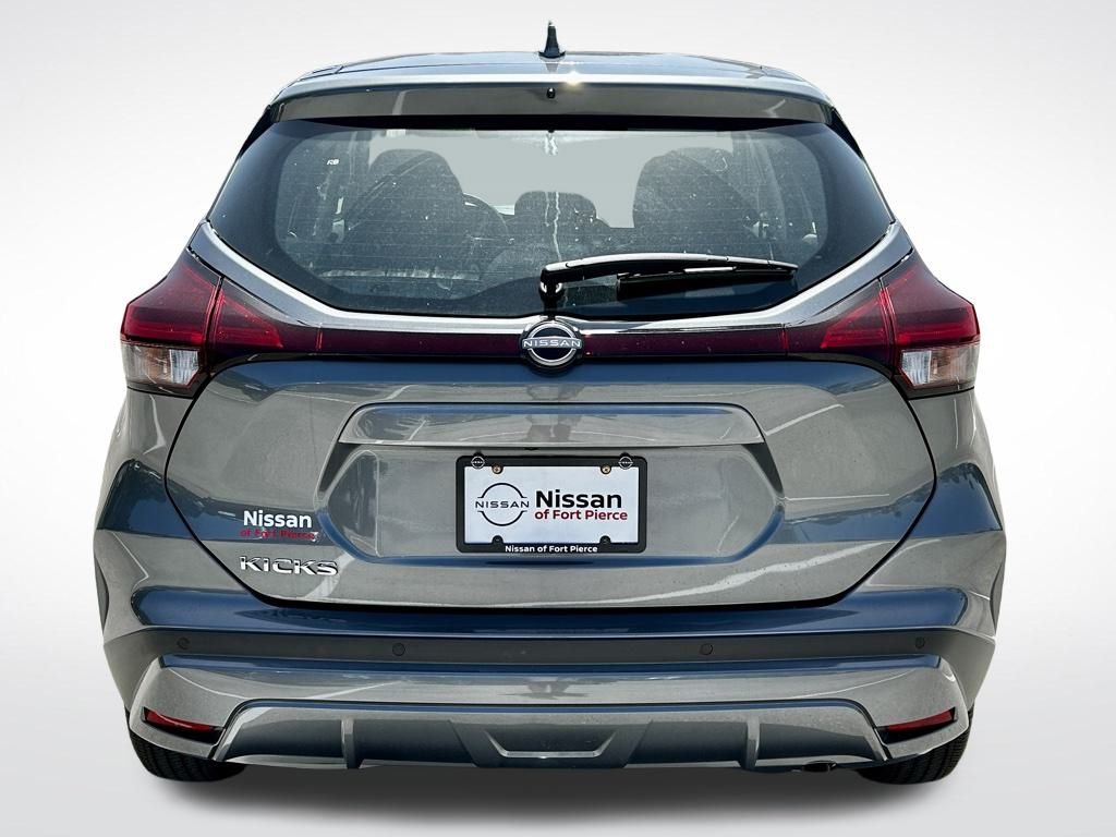 2025 Nissan Kicks Play S photo 5