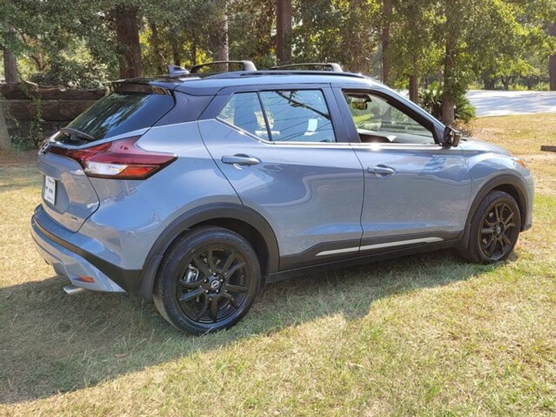 2023 Nissan Kicks SR photo 8