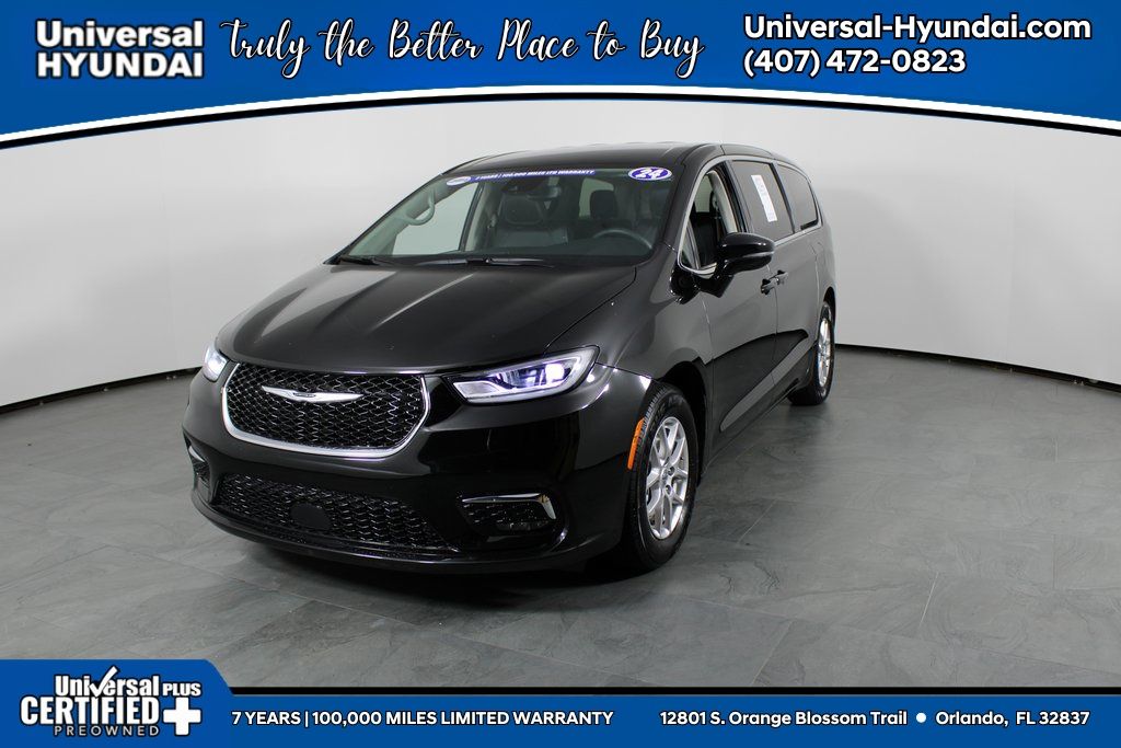 2024 Chrysler Pacifica Touring L's photo