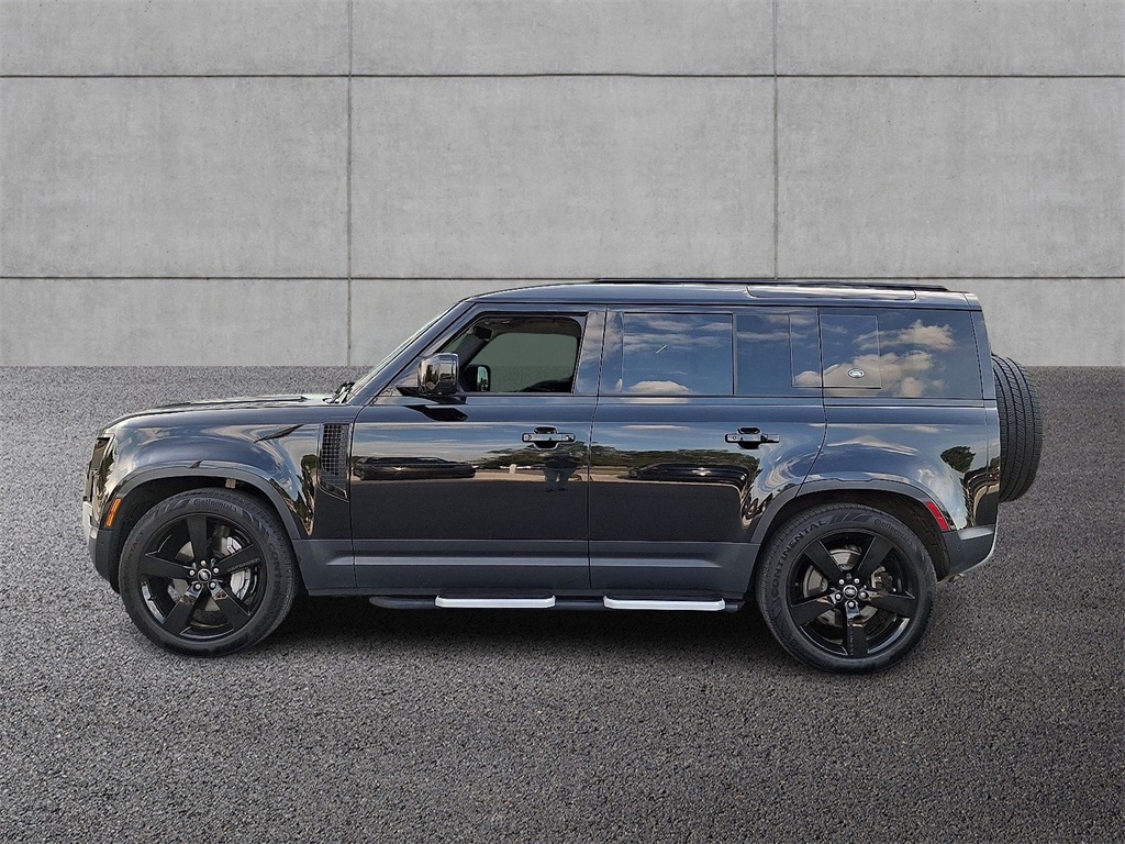 2023 Land Rover Defender 110 SE photo 4