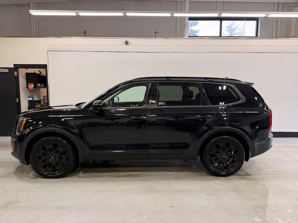 Used 2022 Kia Telluride SX with VIN 5XYP5DHC3NG304253 for sale in Golden Valley, Minnesota