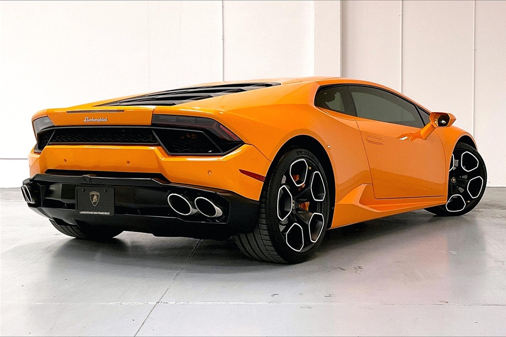 2017 Lamborghini Huracan Coupe photo 4