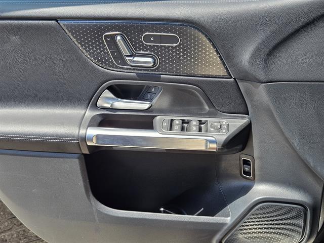 2025 Mercedes Benz GLB 250 photo 15