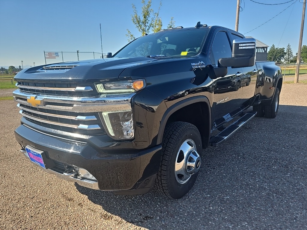 2022 Chevrolet Silverado 3500HD High Country photo 2