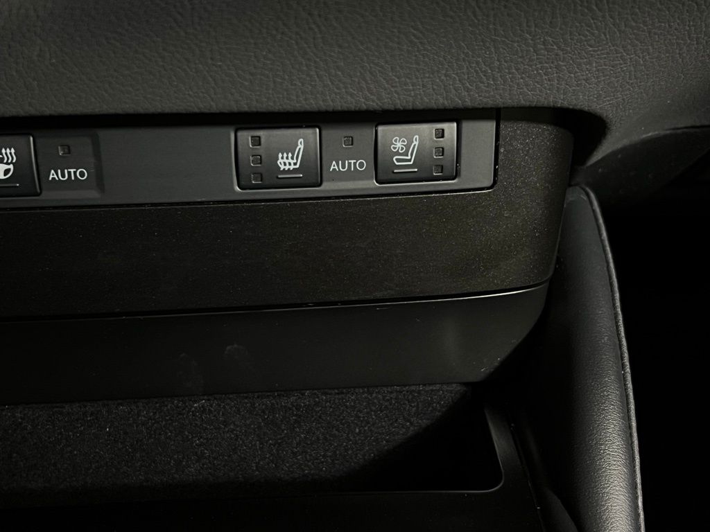 2023 Lexus ES 350 photo 16