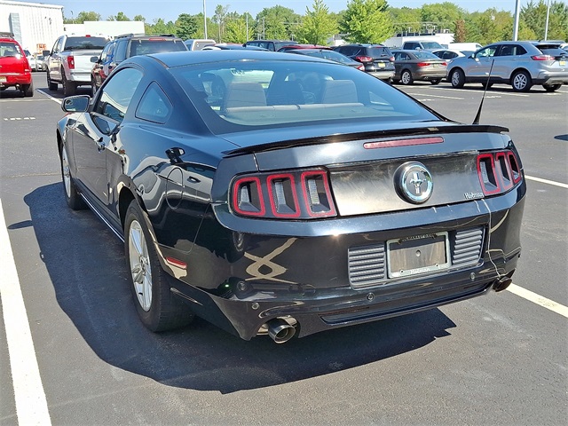 2013 Ford Mustang V6 photo 2