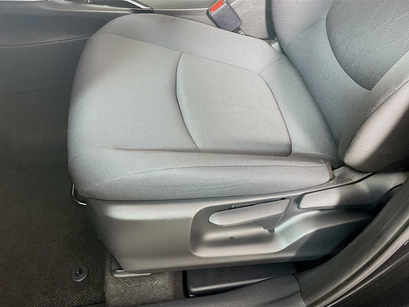 2023 Toyota Corolla Cross LE photo 16