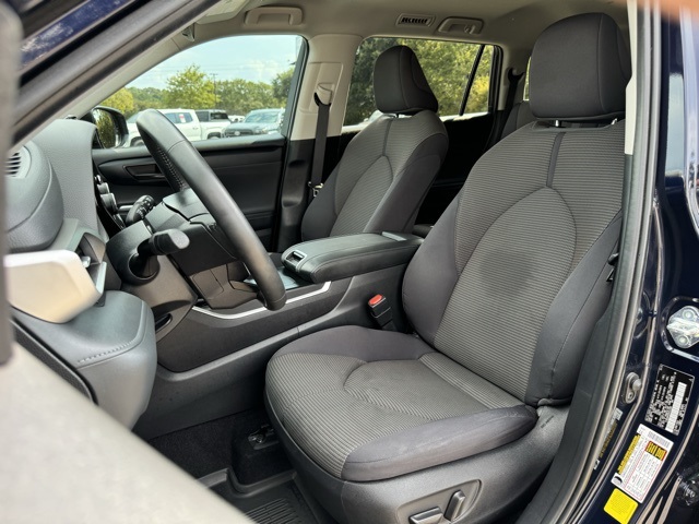 2024 Toyota Highlander LE photo 19