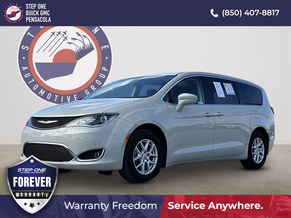 2020 Chrysler Pacifica Touring's photo