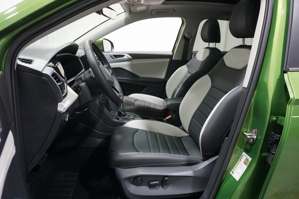 2025 Volkswagen Taos SEL photo 7