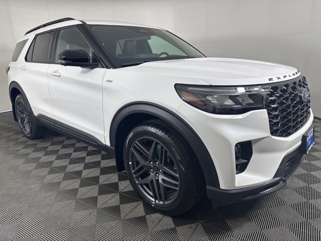 2025 Ford Explorer ST-LINE's photo