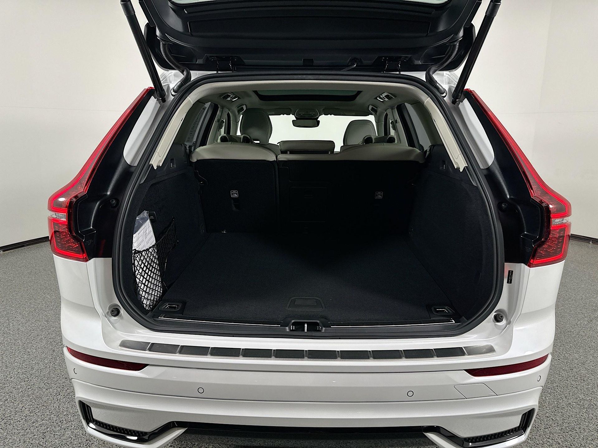 2026 Volvo XC60 B5 photo 27