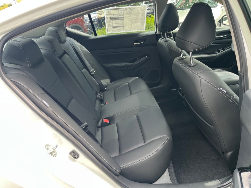 2025 Nissan Altima SL photo 17
