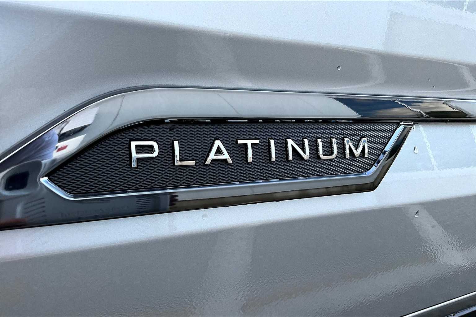 2025 Toyota Tundra Platinum CrewMax photo 14