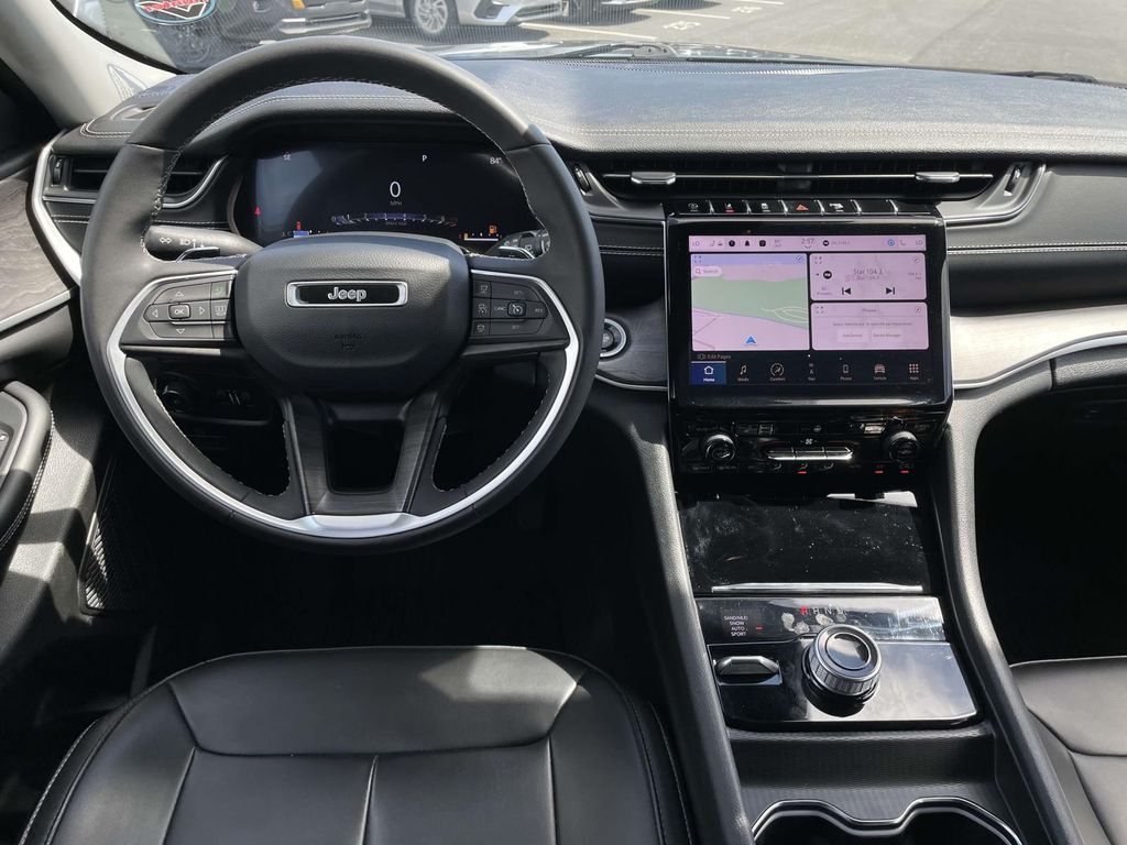 2023 Jeep Grand Cherokee Limited photo 3