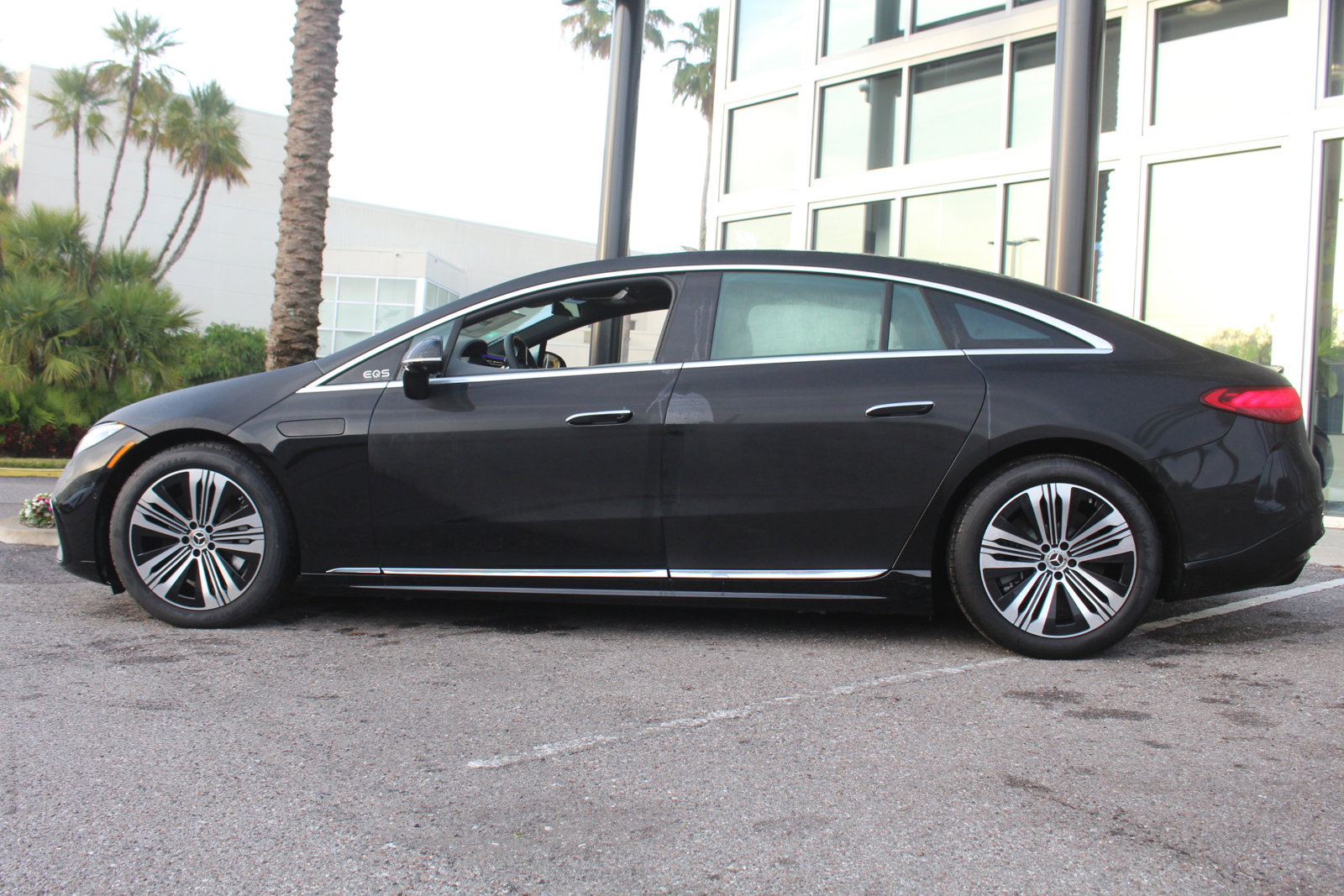 2025 Mercedes Benz EQS Sedan 450 photo 3