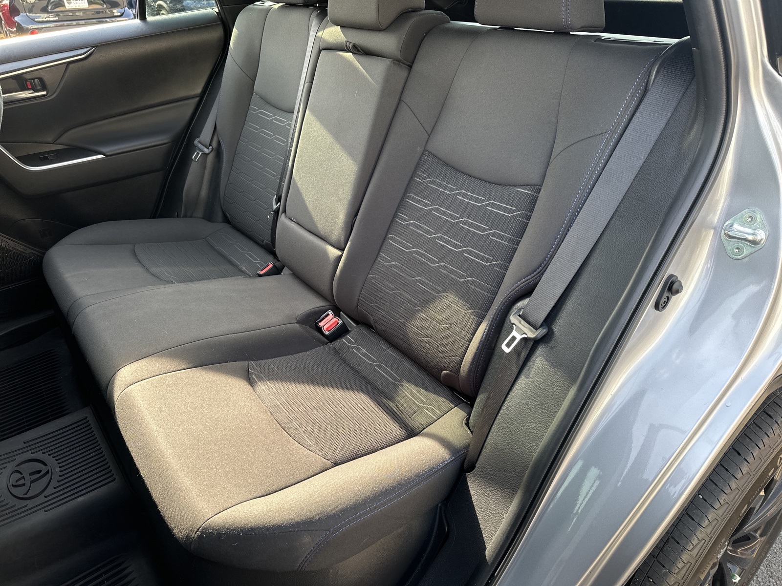 2023 Toyota RAV4 Hybrid SE photo 25
