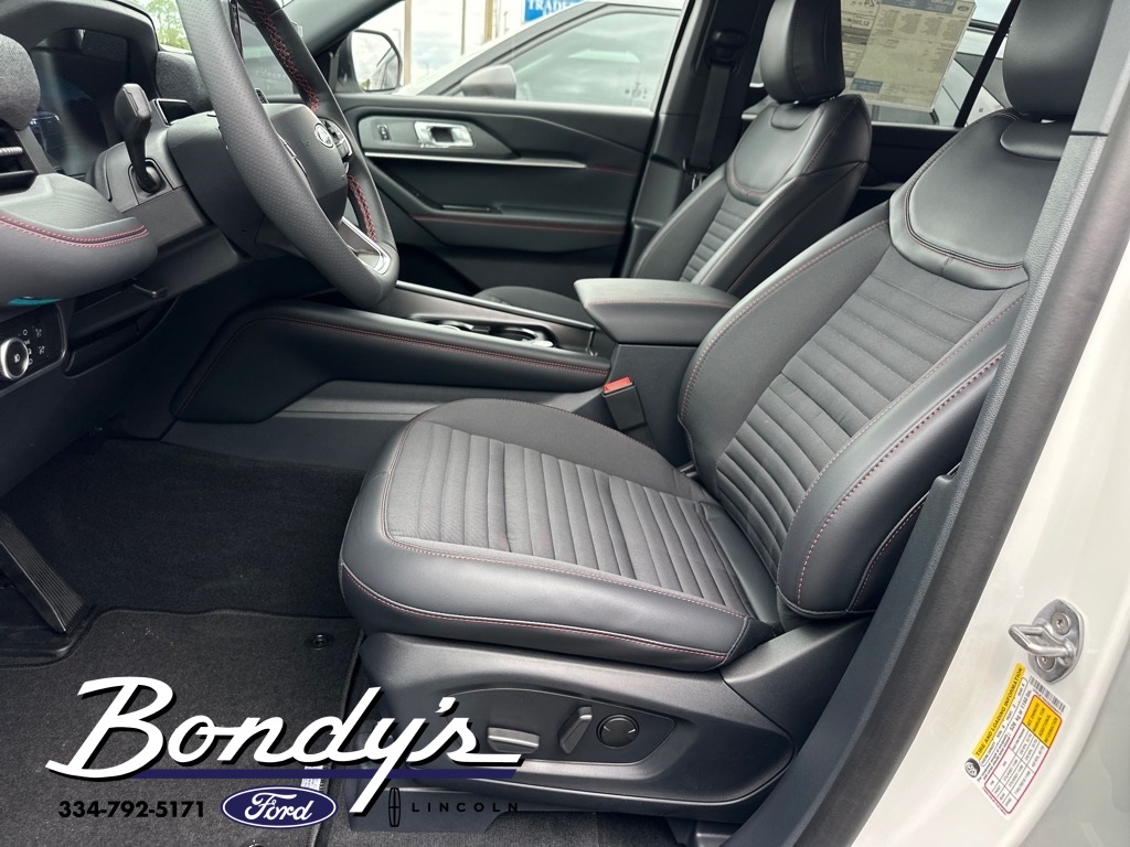 2025 Ford Explorer ST-Line photo 7
