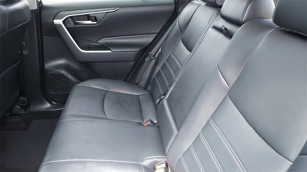 2019 Toyota RAV4 XLE Premium photo 19